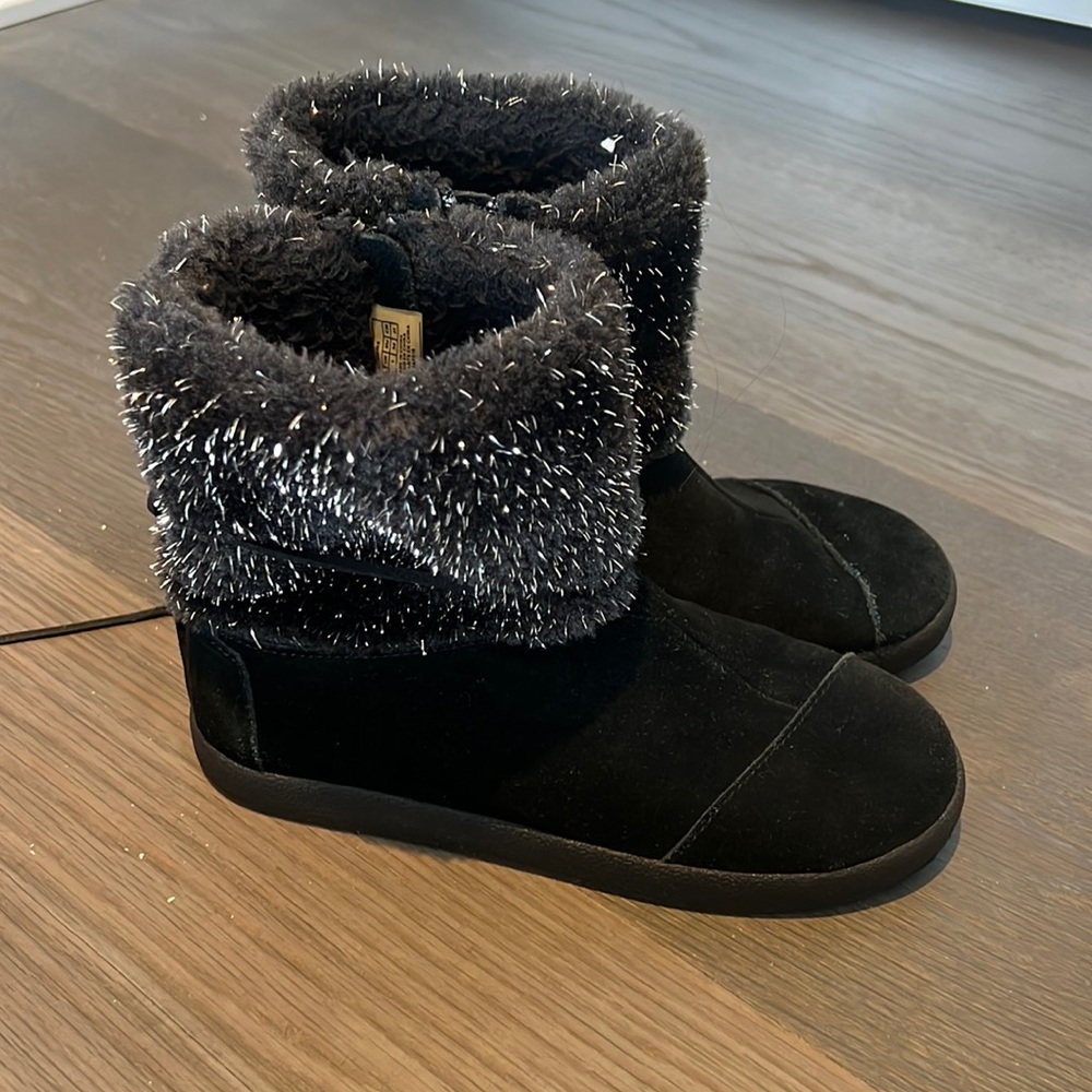 Toms size 2 boots